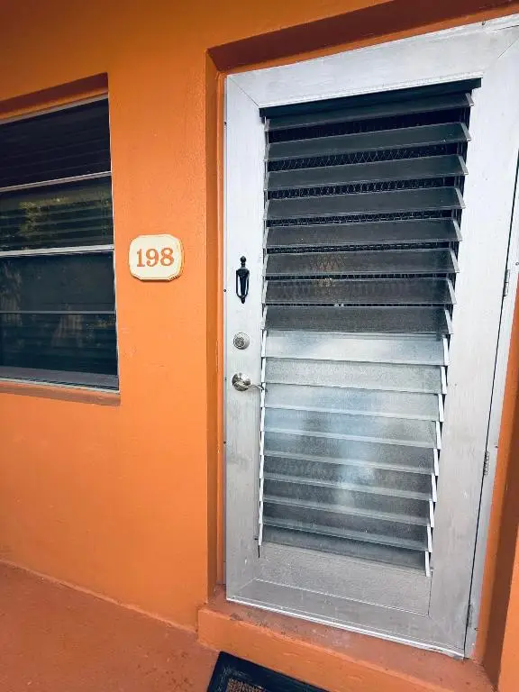 198 Salisbury I, West Palm Beach, FL 33417 - Image #2