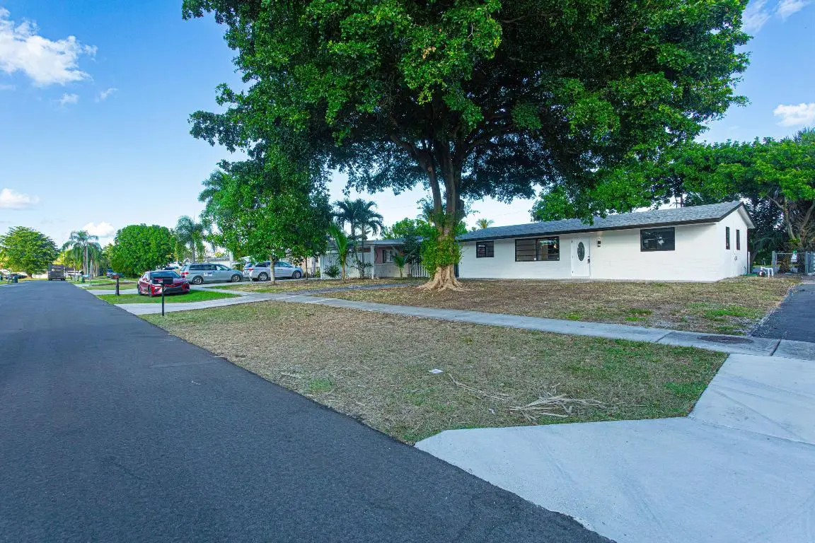 62 Andros Road, Palm Springs, FL 33461 - Image #1