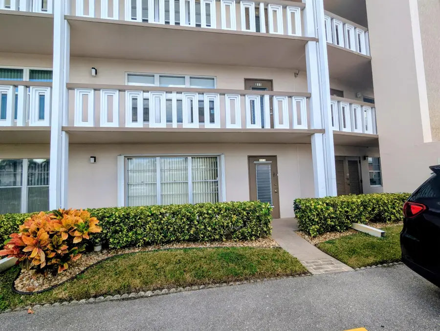 111 Greenbrier B, West Palm Beach, FL 33417 - Image #2