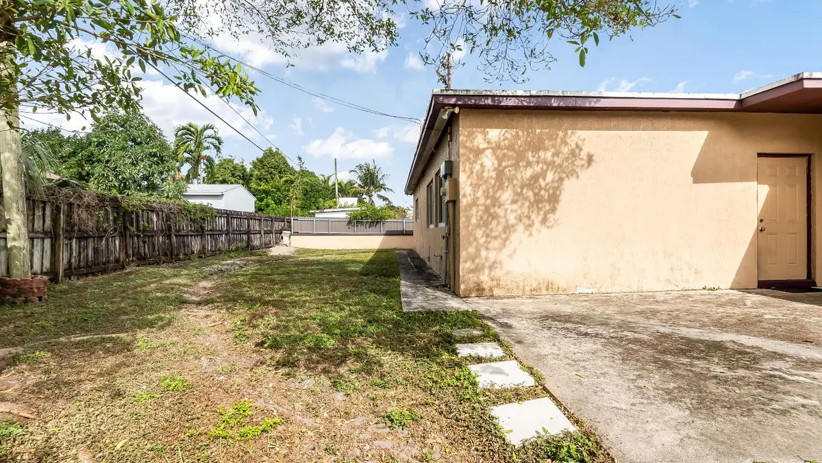 3500 SW 47 Ave Avenue, West Park, FL 33023 - Image #1