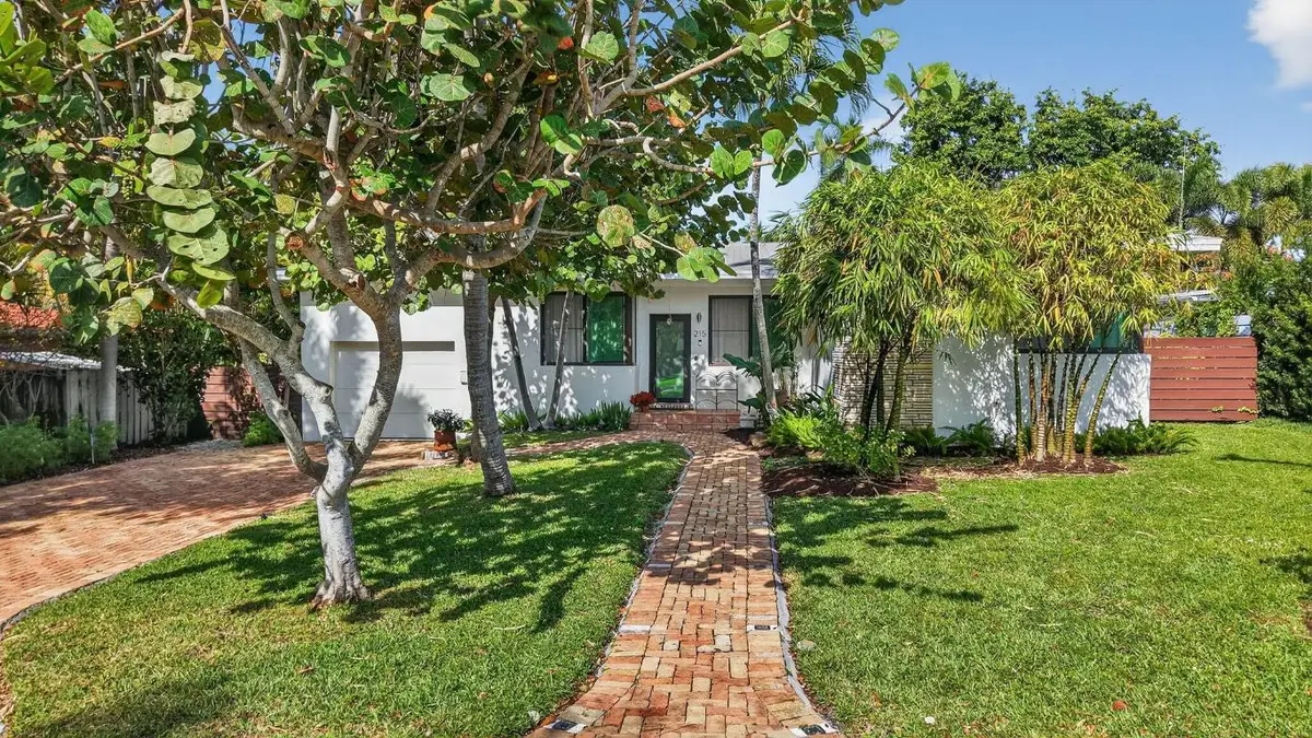 215 N Seacrest Circle, Delray Beach, FL 33444 - Image #1