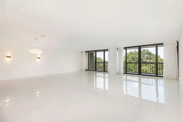 2450 Presidential Way #505, West Palm Beach, FL 33401