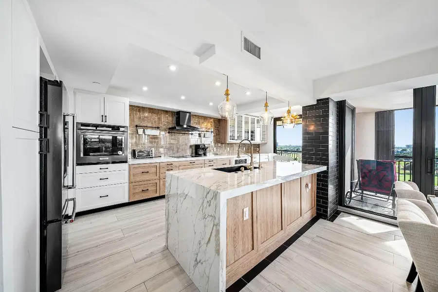 2427 Presidential Way #802, West Palm Beach, FL 33401 - Image #2