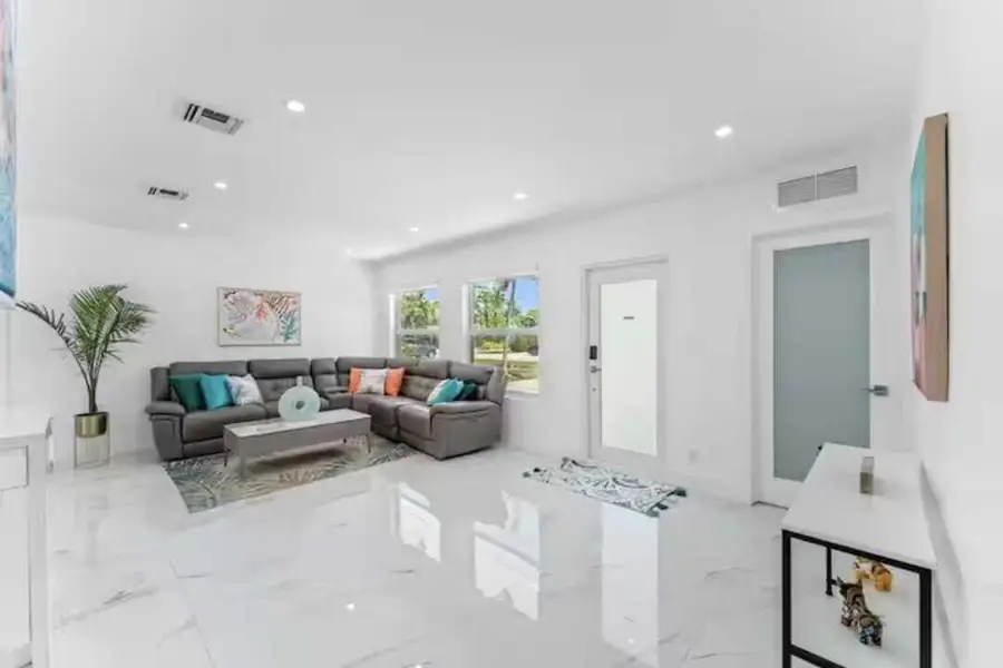 1713 NE Ne 7th Terrace Ne, Fort Lauderdale, FL 33305 - Image #3