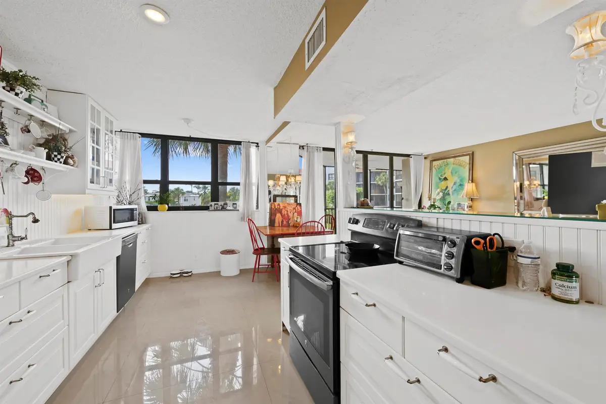 800 Jeffery Street #204, Boca Raton, FL 33487 - Image #1