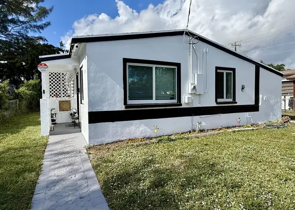 5909 Pinewood Avenue, West Palm Beach, FL 33407