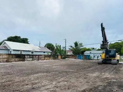 732 W Lakewood Road, West Palm Beach, FL 33405