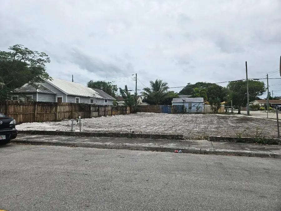 732 W Lakewood Road, West Palm Beach, FL 33405 - Image #3