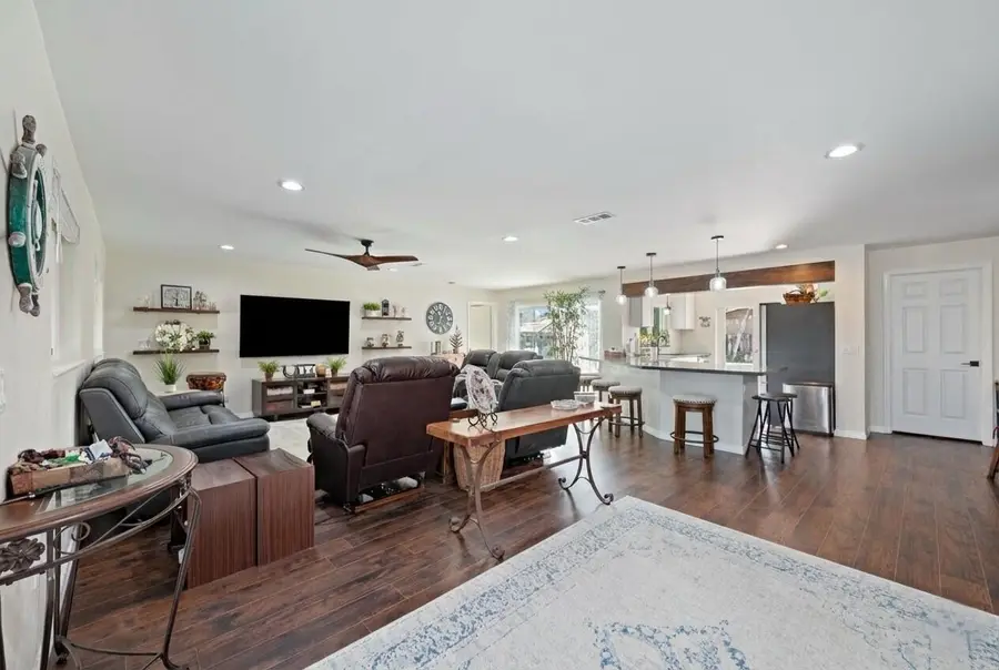 8820 NW 4th Street, Pembroke Pines, FL 33024 - Image #3