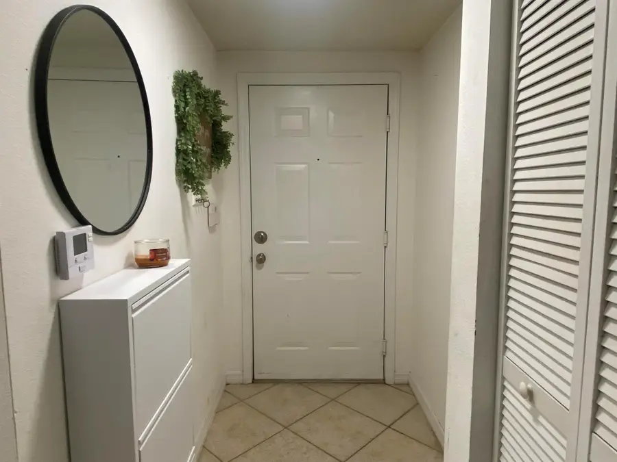 6511 Emerald Dunes Drive #208, West Palm Beach, FL 33411 - Image #3