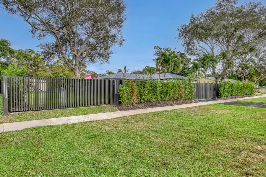 7077 Oakmont Drive, Lake Worth, FL 33467 - Image #2