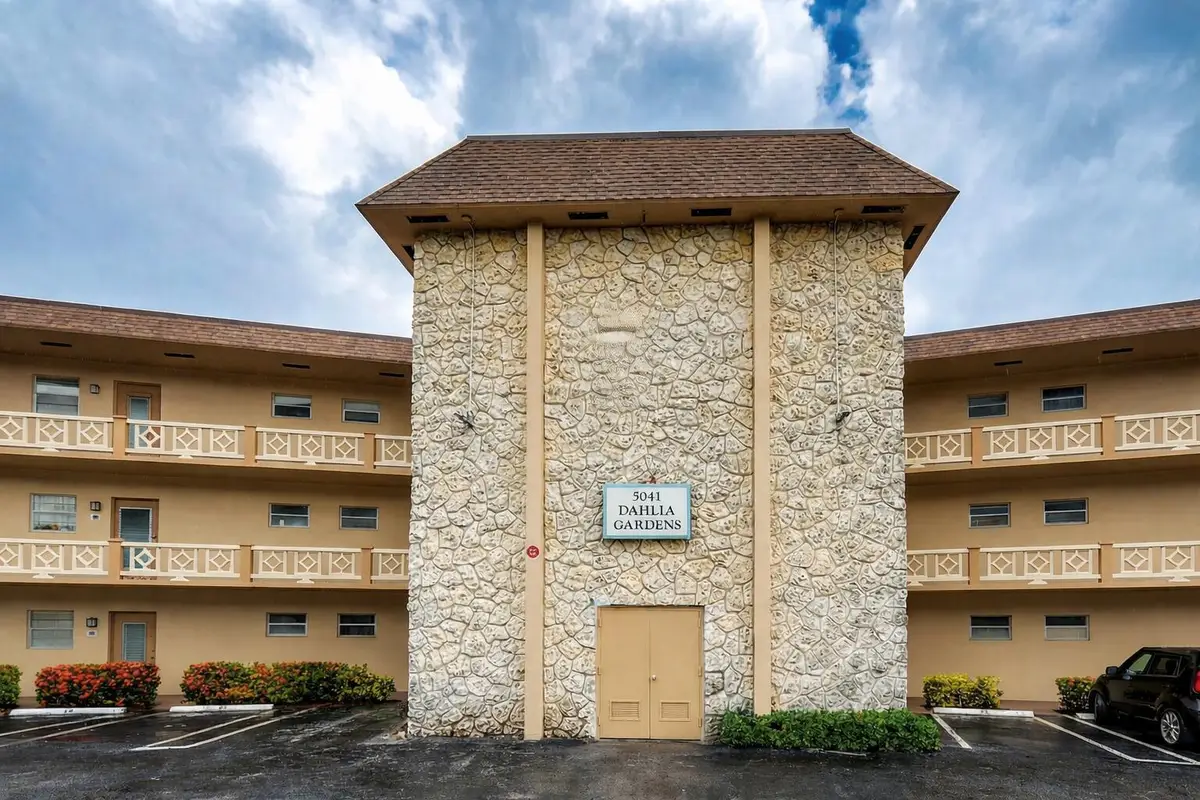 5041 W Oakland Park Boulevard #111, Lauderdale Lakes, FL 33313 - Image #1