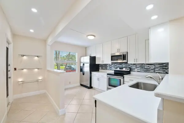 1090 Guildford E #1090, Boca Raton, FL 33434