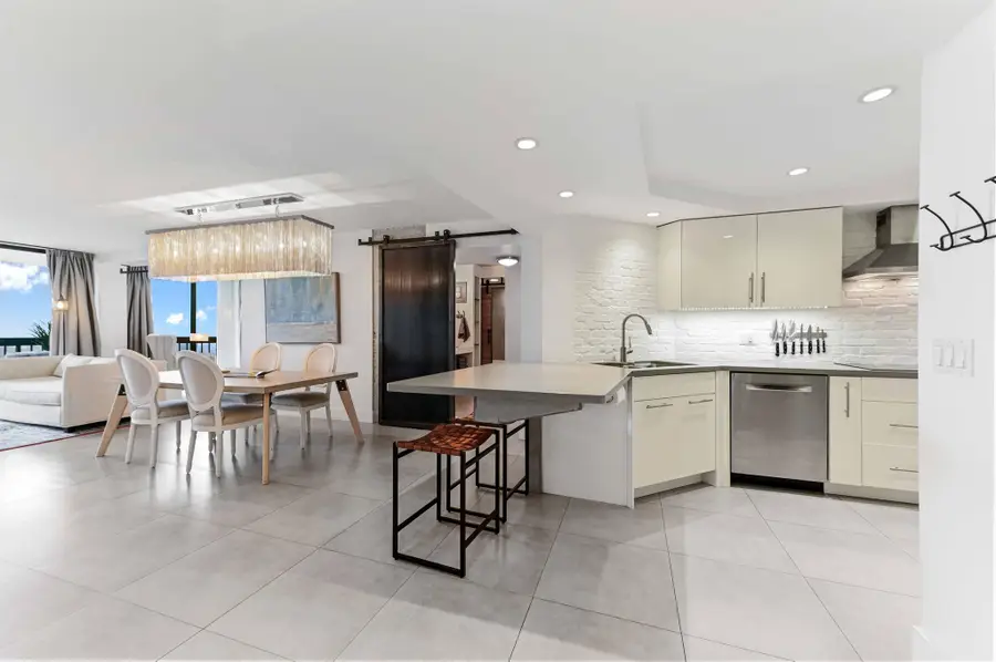 2425 Presidential Way #1806, West Palm Beach, FL 33401 - Image #2