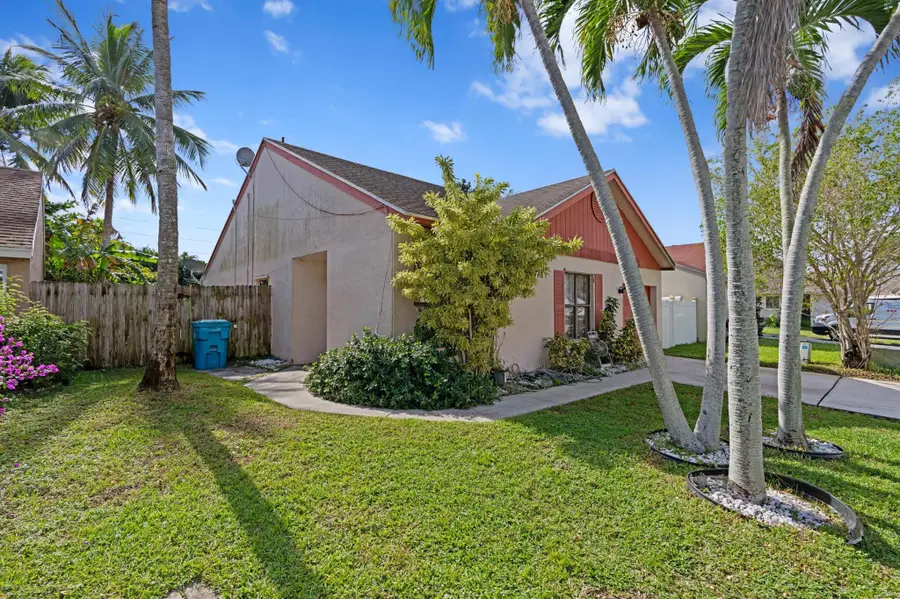 33 Peachtree Place, Boynton Beach, FL 33436 - Image #2