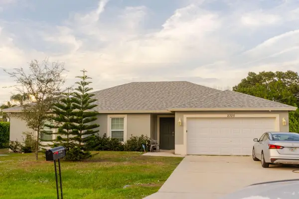 2325 SE Calcutta Circle, Port St Lucie, FL 34952