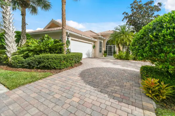 8297 SE Angelina Court, Hobe Sound, FL 33455