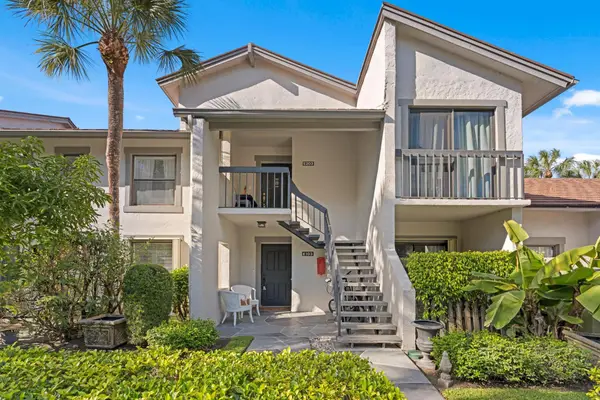 11397 Pond View Drive #E203, Wellington, FL 33414