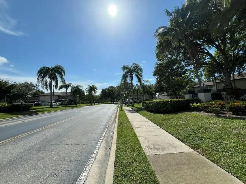 7 Amherst Court #Apt A, Royal Palm Beach, FL 33411 - Image #2