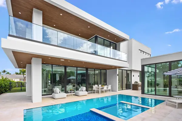 1099 NE 4th Avenue, Boca Raton, FL 33432