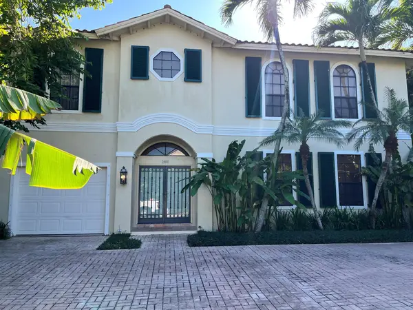 206 Queens Lane, Palm Beach, FL 33480