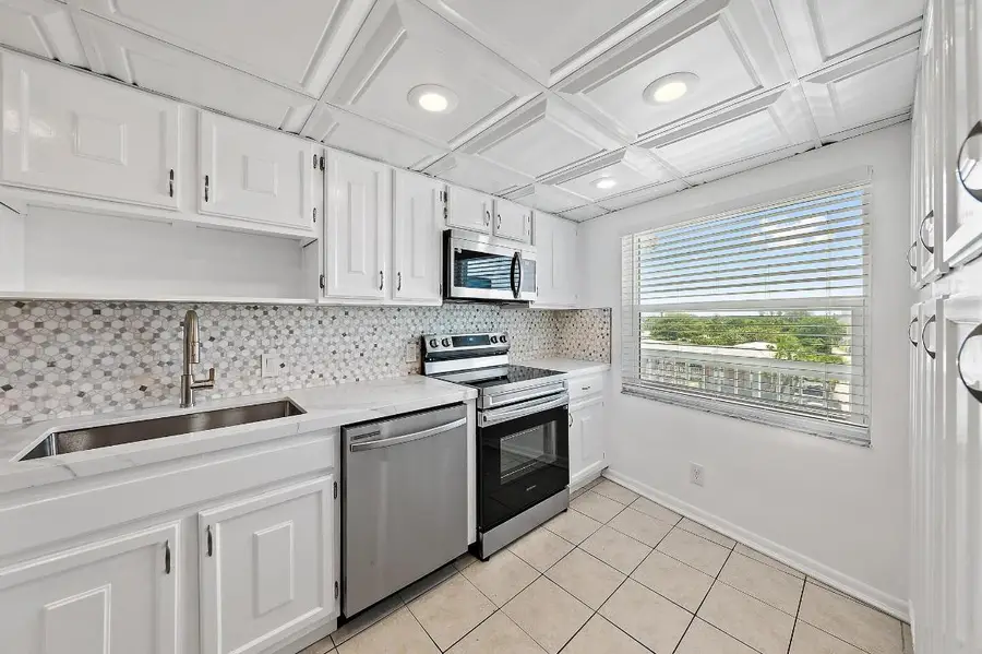 155 Yacht Club Drive #405, North Palm Beach, FL 33408 - Image #3