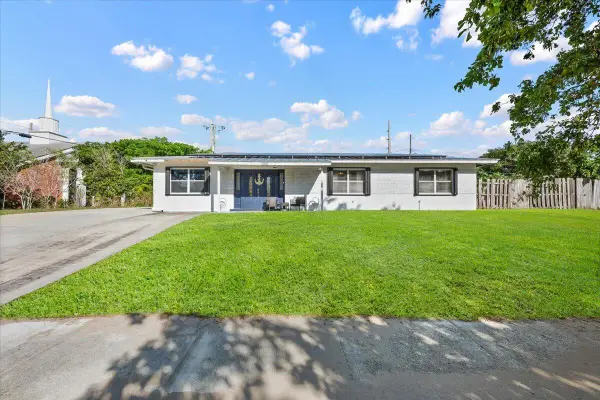 2032 6th Court S, Lake Worth Beach, FL 33461