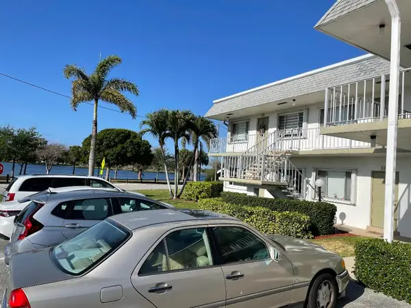 3160 Lake Osborne Drive #201, Lake Worth Beach, FL 33461