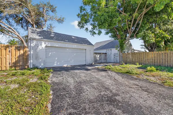 905 NW 21st Way, Delray Beach, FL 33445