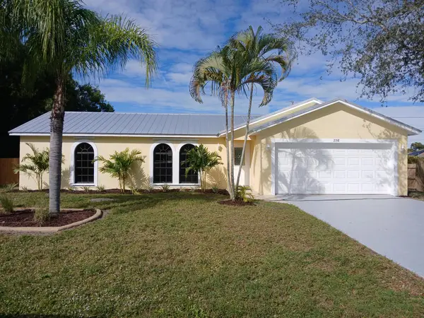 2358 SE Heathwood Circle, Port St Lucie, FL 34952