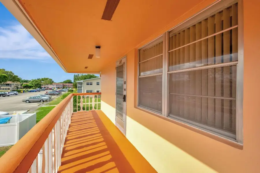 332 Sheffield N, West Palm Beach, FL 33417 - Image #3