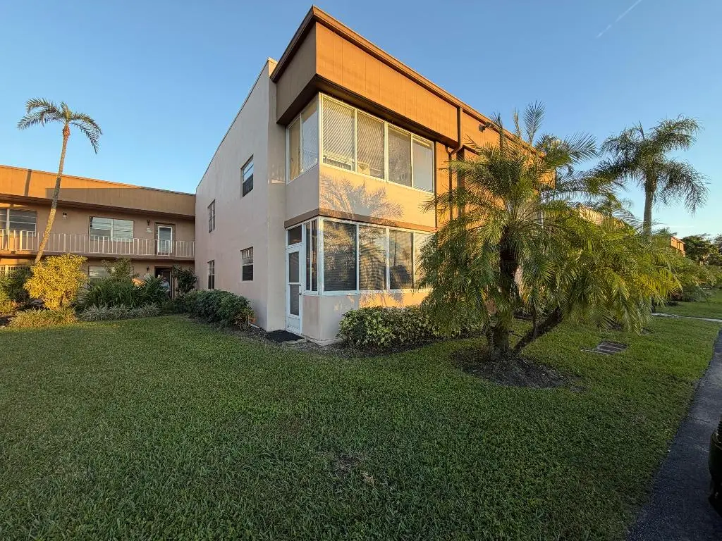 7 Flanders A, Delray Beach, FL 33484 - Image #1