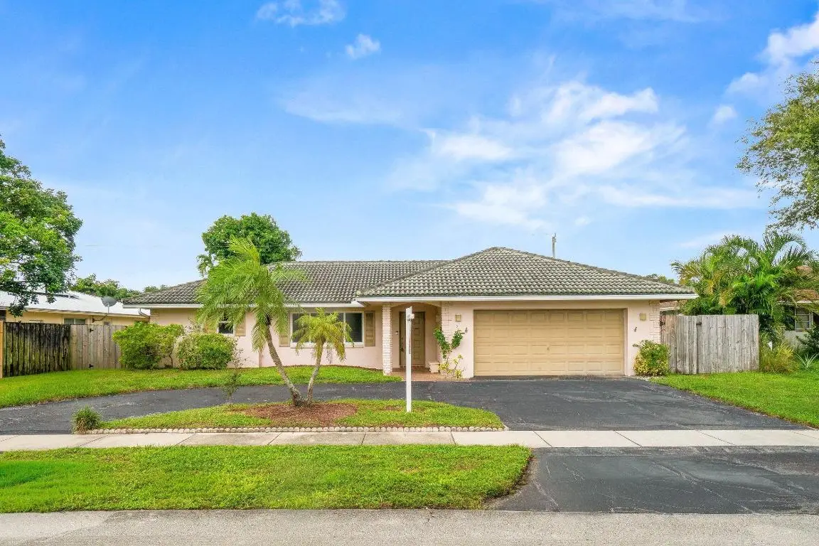 921 SW 11th Terrace, Boca Raton, FL 33486 - Image #1