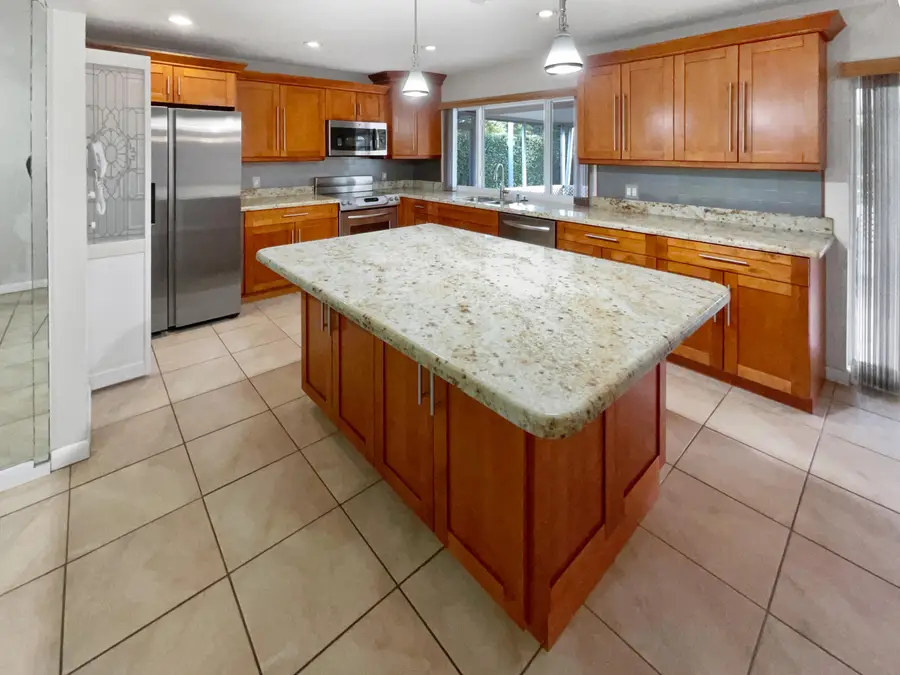8900 NW 11th Street, Pembroke Pines, FL 33024 - Image #2