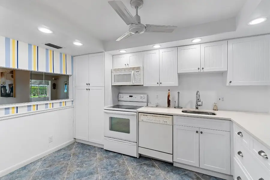 3186 Via Poinciana #111, Lake Worth, FL 33467 - #2