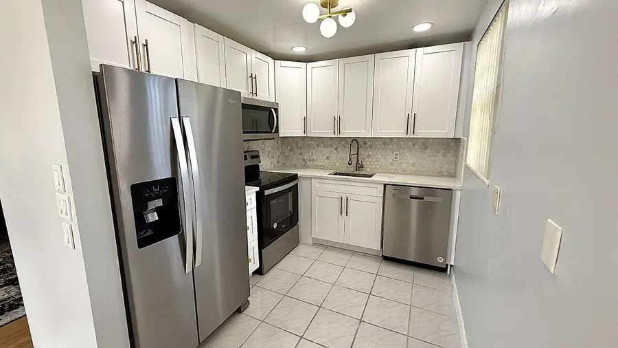 81 Markham E, Deerfield Beach, FL 33442 - Image #2