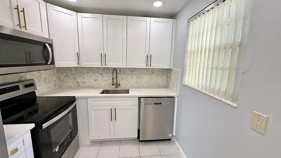 81 Markham E, Deerfield Beach, FL 33442 - Image #3