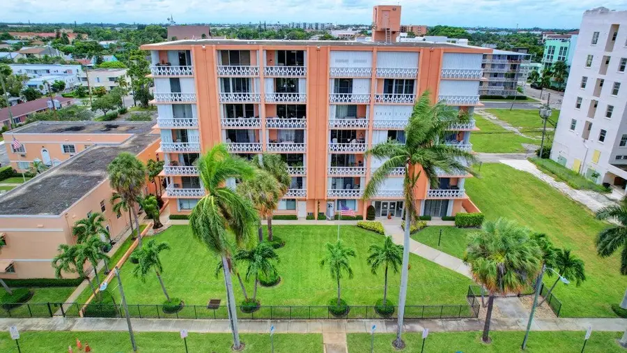 15 S Golfview Road #403, Lake Worth Beach, FL 33460 - Image #2