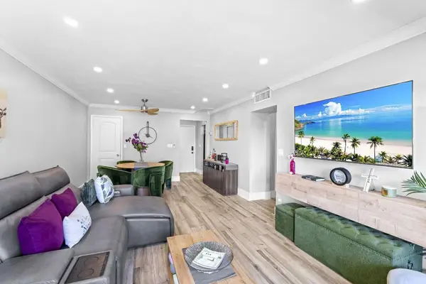 236 Castlewood Drive #204, North Palm Beach, FL 33408