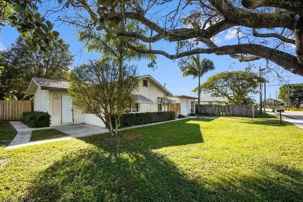 3858 Lakewood Road, Palm Springs, FL 33461