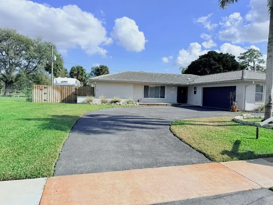 3360 Pebble Beach Drive, Lake Worth, FL 33467 - Image #2