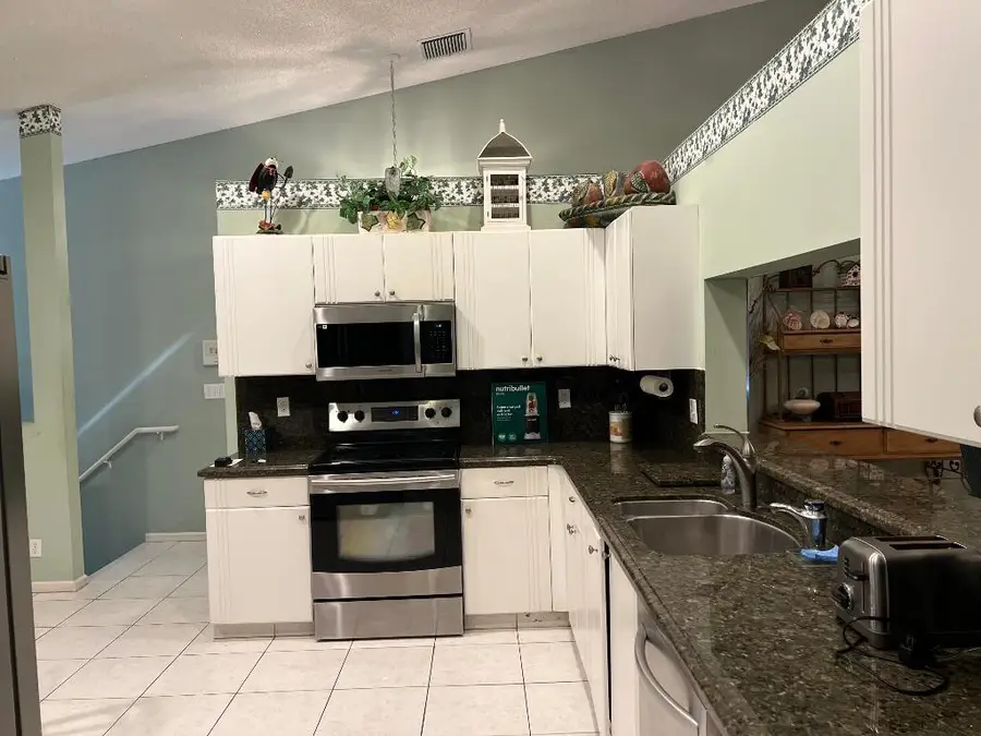 9632 Sills Drive E #204, Boynton Beach, FL 33437 - Image #3