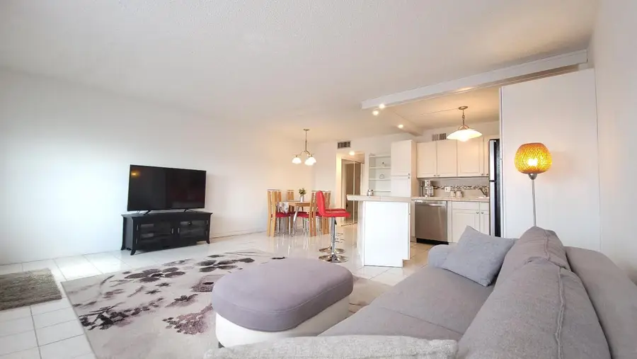 405 Southampton A, West Palm Beach, FL 33417 - Image #2