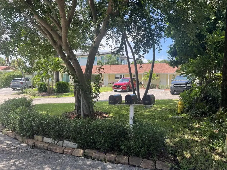 2081 Joy Rene Lane, North Palm Beach, FL 33408 - Image #2