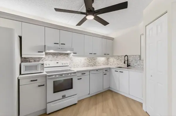 5900 Camino Del Sol #304, Boca Raton, FL 33433