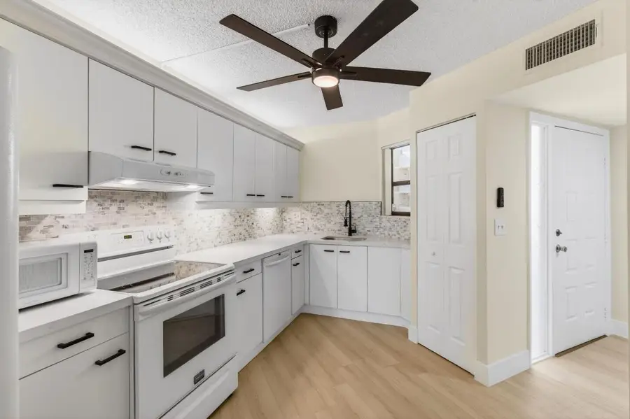 5900 Camino Del Sol #304, Boca Raton, FL 33433 - Image #3