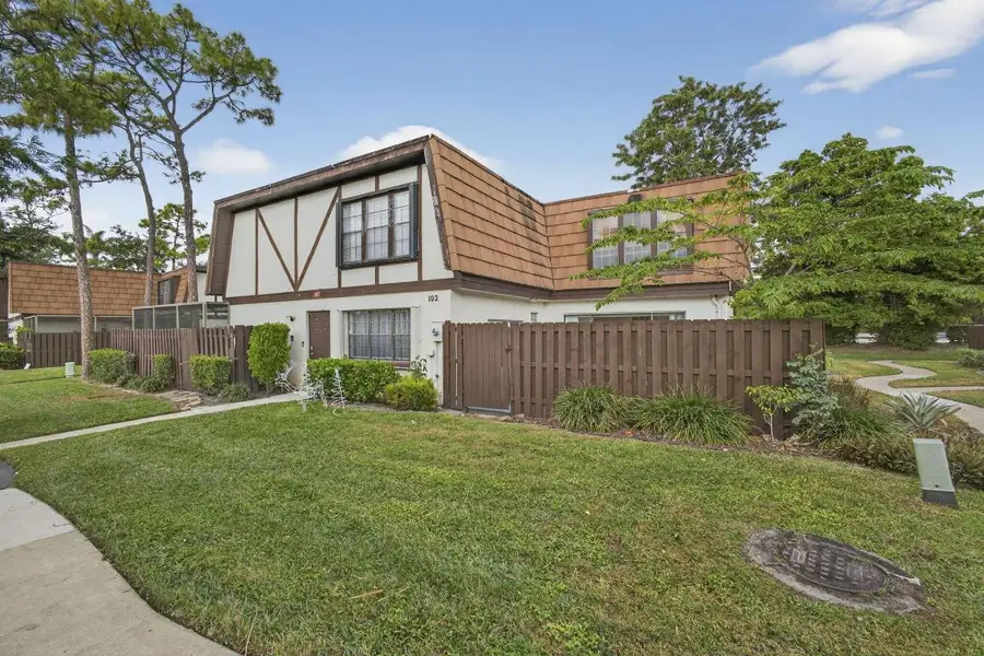 102 Weybridge Circle #B, West Palm Beach, FL 33411 - #2