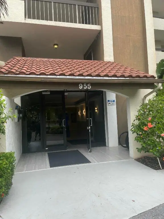 955 Egret Circle #411, Delray Beach, FL 33444