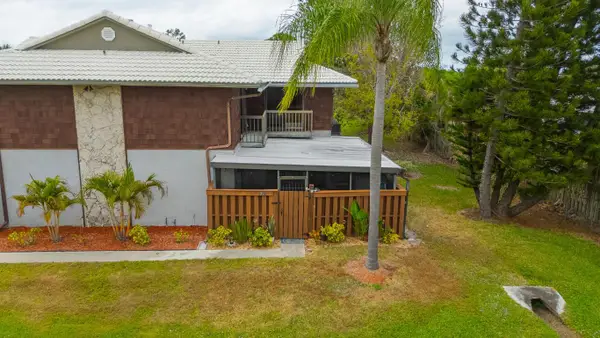 3204 SE Guenevere Lane, Port St Lucie, FL 34952