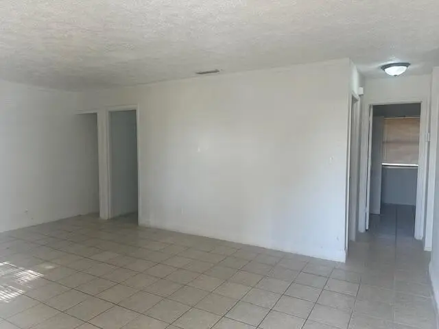 922 S Lake Drive, Fort Pierce, FL 34982 - Image #2